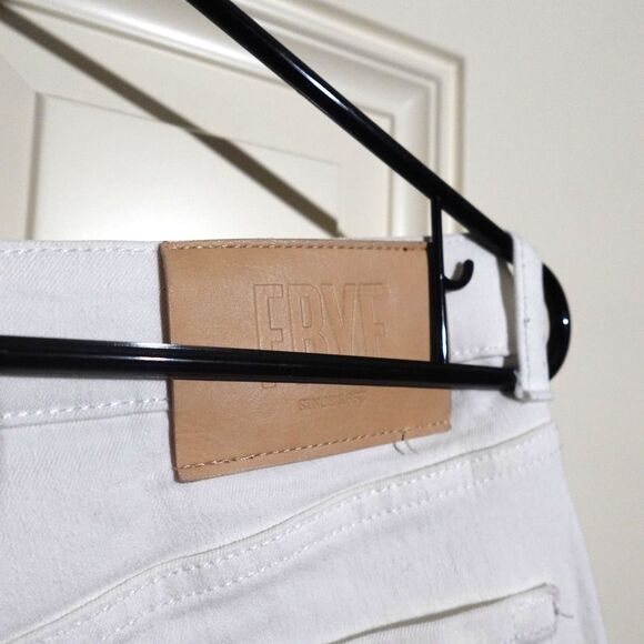 FRYE White Cuffed Crop Classic Stretch Jeans – Size W30 (10) - Picture 4 of 4